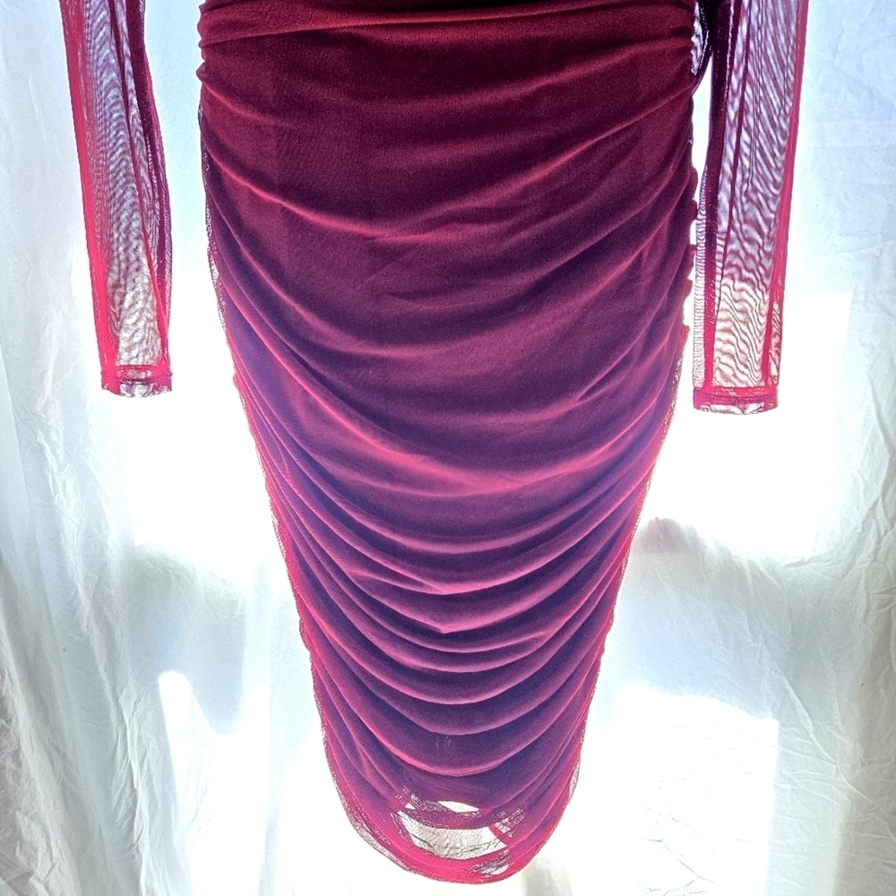 Pretty Curvy Sense Dress - Picture 7 of 14